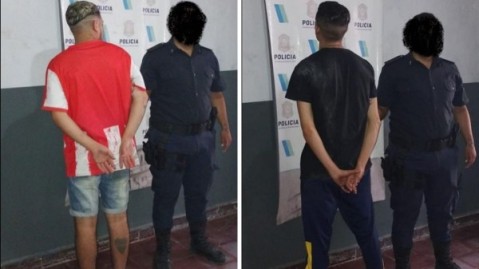 Dos jóvenes en moto fueron arrestados por la Policía en Villa Vengochea