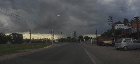 Alerta roja: el municipio alertó de la llegada de un temporal de vientos potentes inmediatos y hasta la noche