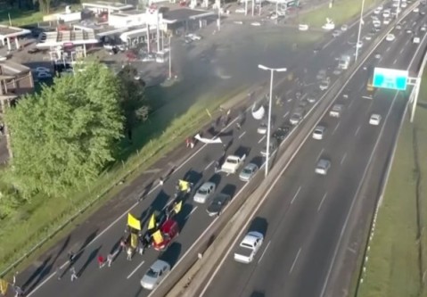 Demoras en el Acceso Oeste por una protesta a la altura de Moreno