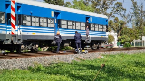 El tren arrolló a una persona en el paso a nivel del Cementerio