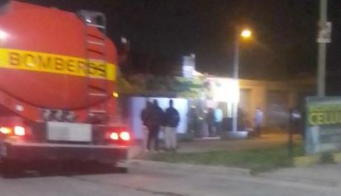 Una verdulería ardió en cercanías de la entrada al barrio Bicentenario