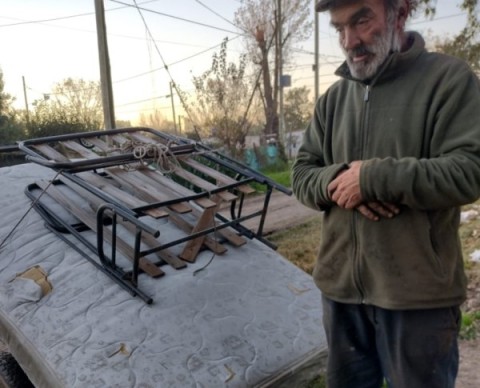 Perdió todo en un incendio, durmió a la intemperie con sus hijos y necesita ayuda