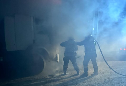 Bomberos debieron acudir al incendio de un camión en el barrio Figueroa Alcorta