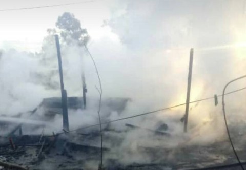 Desesperado pedido de ayuda de una madre de Altos del Oeste que perdió todo en un incendio