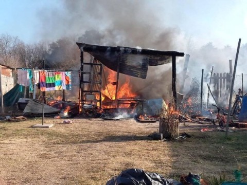 Voraz incendio dejó sin nada a una familia y necesitan ayuda desesperadamente