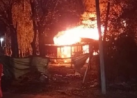 Arde una casa en barrio Marabó y Bomberos acuden a apagar las llamas