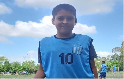 Otra "joyita" del fútbol rodriguense: así juega el nene que incorporó Racing a sus equipos infantiles