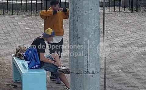 Video: así arrestaron a un joven en la Plaza Central de General Rodríguez