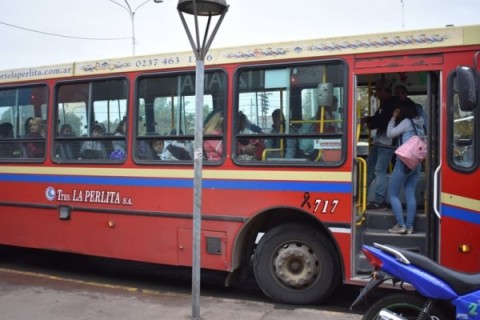 El Gobierno anunció una polémica medida para el transporte público ante la suba de casos de Covid-19