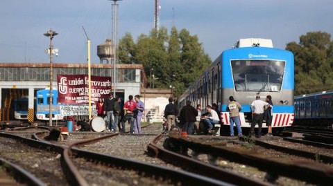 Además del paro del miércoles 24, los empleados ferroviarios del tren Sarmiento planean otra medida de fuerza