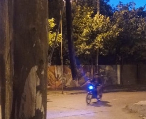 Motochorros armados lo asaltaron cuando circulaba en bicicleta