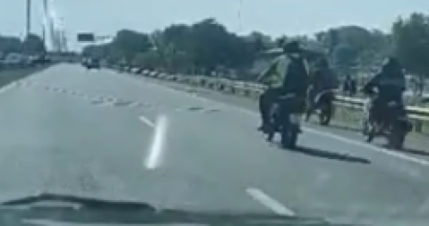 Peligro en el Acceso Oeste: denuncian que una horda de cientos de motochorros hizo estragos en la autopista