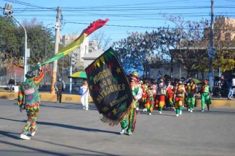 Murga local llevó color y ritmo al centro de la ciudad