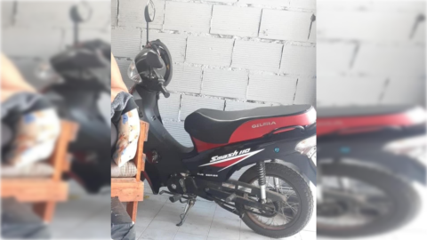 "Dejame bajar al nene": violento robo de moto a una mujer que viajaba junto a su hijo menor