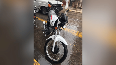 Fue a un velorio en el lado sur del centro y le robaron la moto