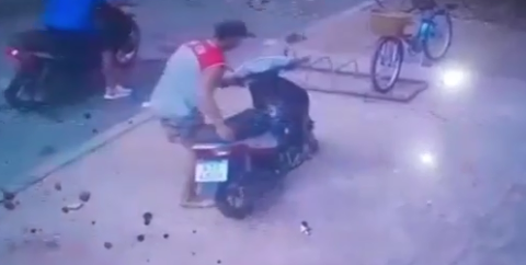 Video: así robaron una moto en el centro de General Rodríguez