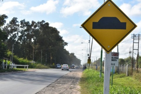 Ruta 7: piden colocar reductores de velocidad antes de cada paso a nivel