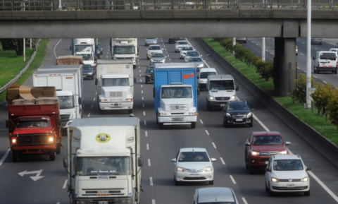 Restringen la circulación de camiones por el Acceso Oeste durante las vacaciones de invierno