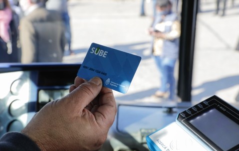 Descuento del 55% para viajar con tarjeta SUBE: a quiénes corresponde y cómo acceder