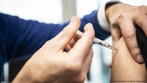 Anunciaron vacuna libre para bonaerenses mayores de 35 años y postas vacunatorias en estaciones de tren