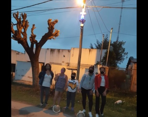 Vecinos de un barrio compraron cámaras y alarma vecinal para su cuadra