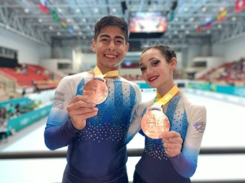 Un rodriguense y su pareja ganan la medalla de bronce en el Campeonato Mundial de Patinaje Artístico