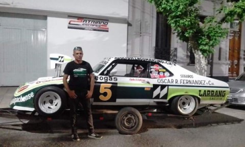 El particular homenaje que le hizo un "fierrero" rodriguense a Emilio Satriano, una gloria del automovilismo nacional