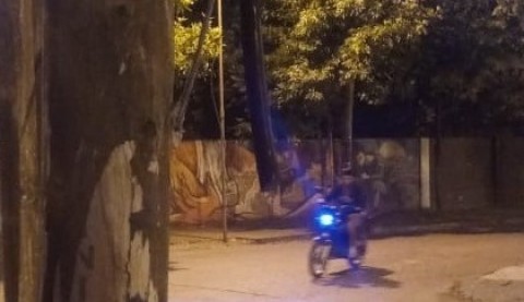 Un menor de 16 años vivió un angustiante momento con motochorros armados a metros de la Ruta 24