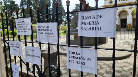 Docentes de SUTEBA Multicolor reclamaron en la Plaza Central