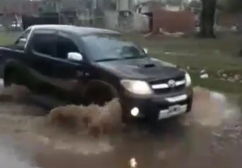 Enojo en el barrio Marabó por calles inundadas tras las lluvias