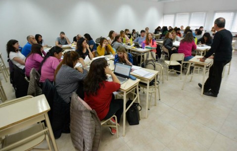 Realizarán una capacitación gratuita a trabajadores de educación y de salud: cuándo será y cómo anotarse