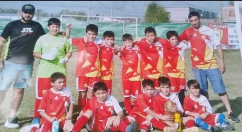 Los chicos del club La Pepa necesitan ayuda para poder jugar el Mundialito de Fútbol Infantil de Carmen de Areco