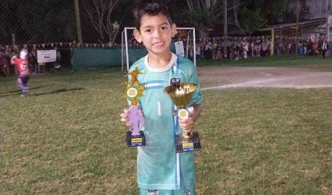 Semillero rodriguense: tiene 6 años, no para de ganar trofeos y sueña con ser futbolista profesional