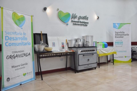 El Municipio informó la entrega de equipamiento de cocina a distintos establecimientos educativos del distrito