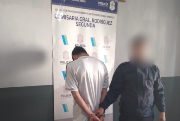 La Policía Allanó Dos Domicilios En Altos Del Oeste Y Detuvo A Un Joven Buscado Por La Justicia